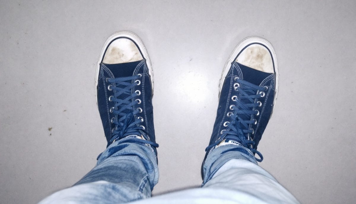 découvrez des astuces pratiques et tendances pour bien assortir vos converses bleues. apprenez à les combiner avec différentes tenues pour un look stylé et décontracté en toutes occasions.